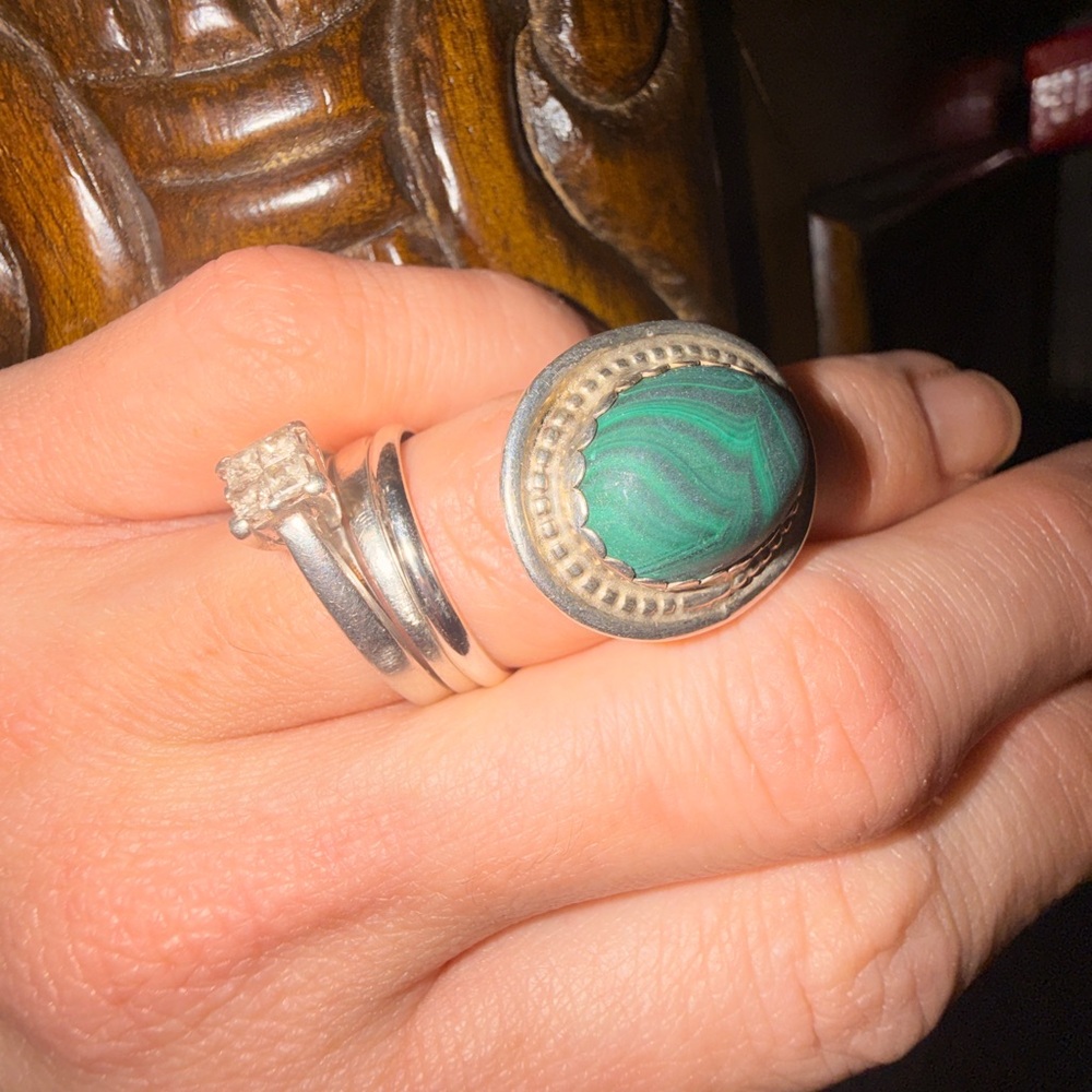 Green Malachite-Style Oval Statement Ring - image 5